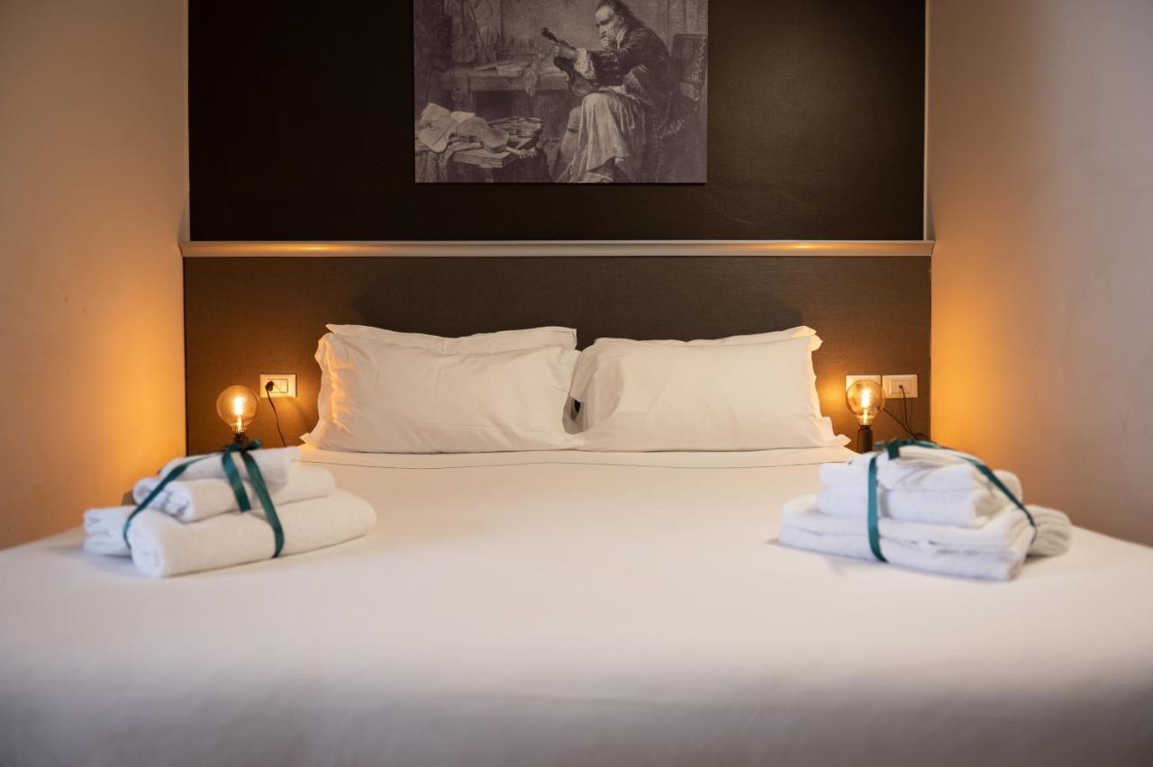 Hotel Duomo Кремона Экстерьер фото
